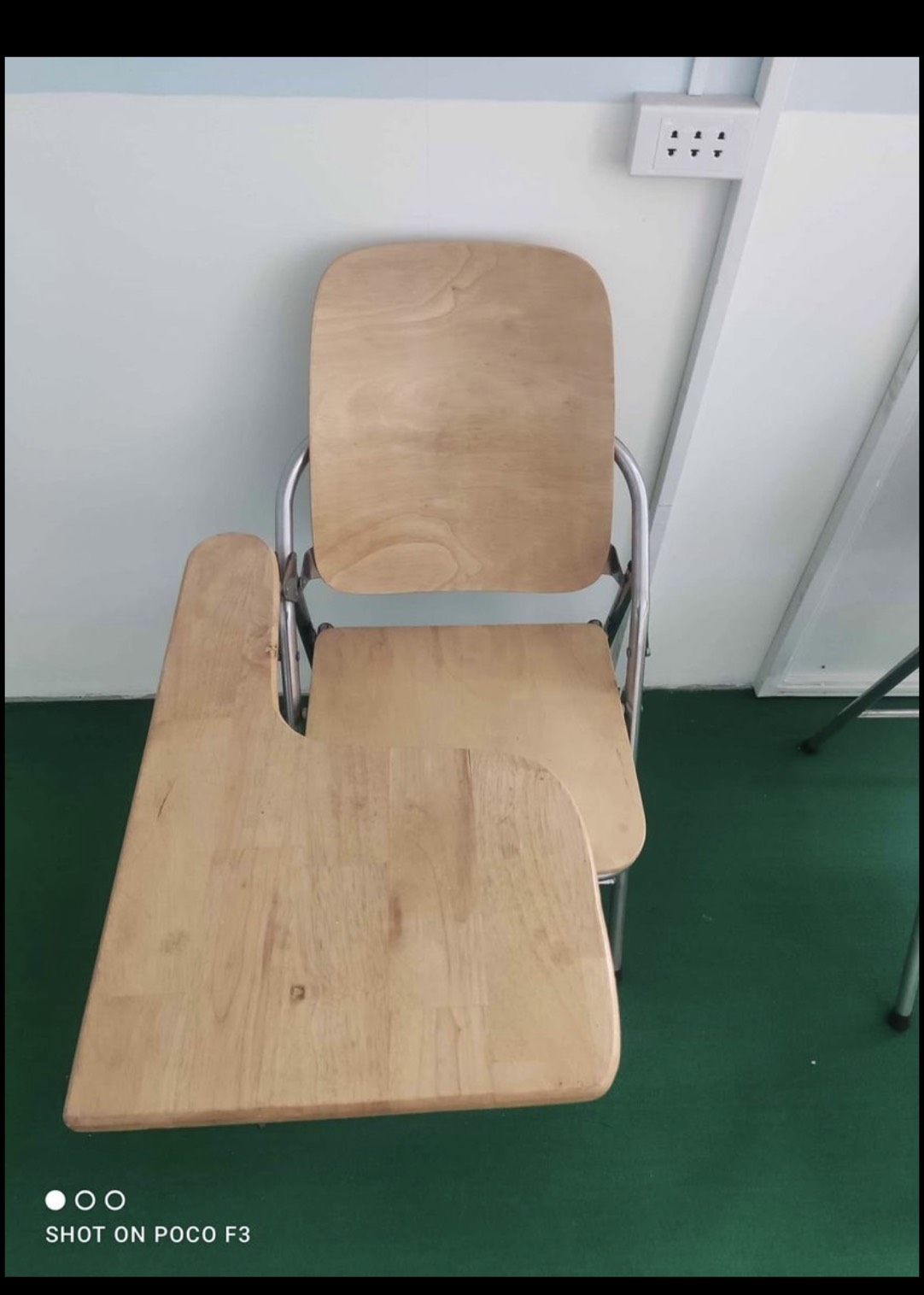 Thanh lý ghế liền bàn mặt gỗ chân inox